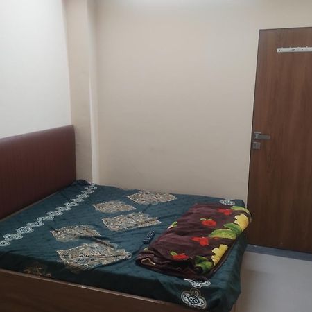 Hotel Metro Althan Surat Zewnętrze zdjęcie