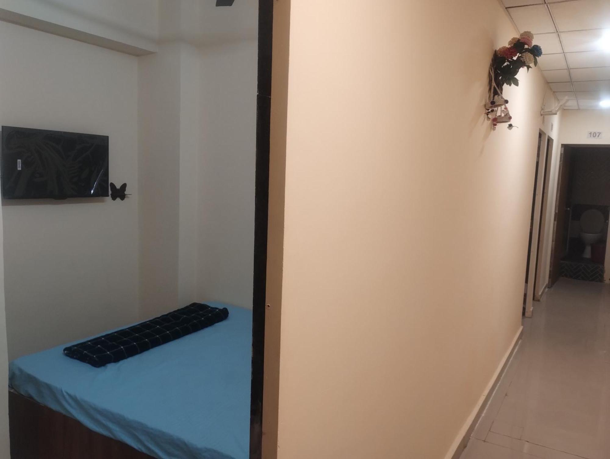 Hotel Metro Althan Surat Zewnętrze zdjęcie