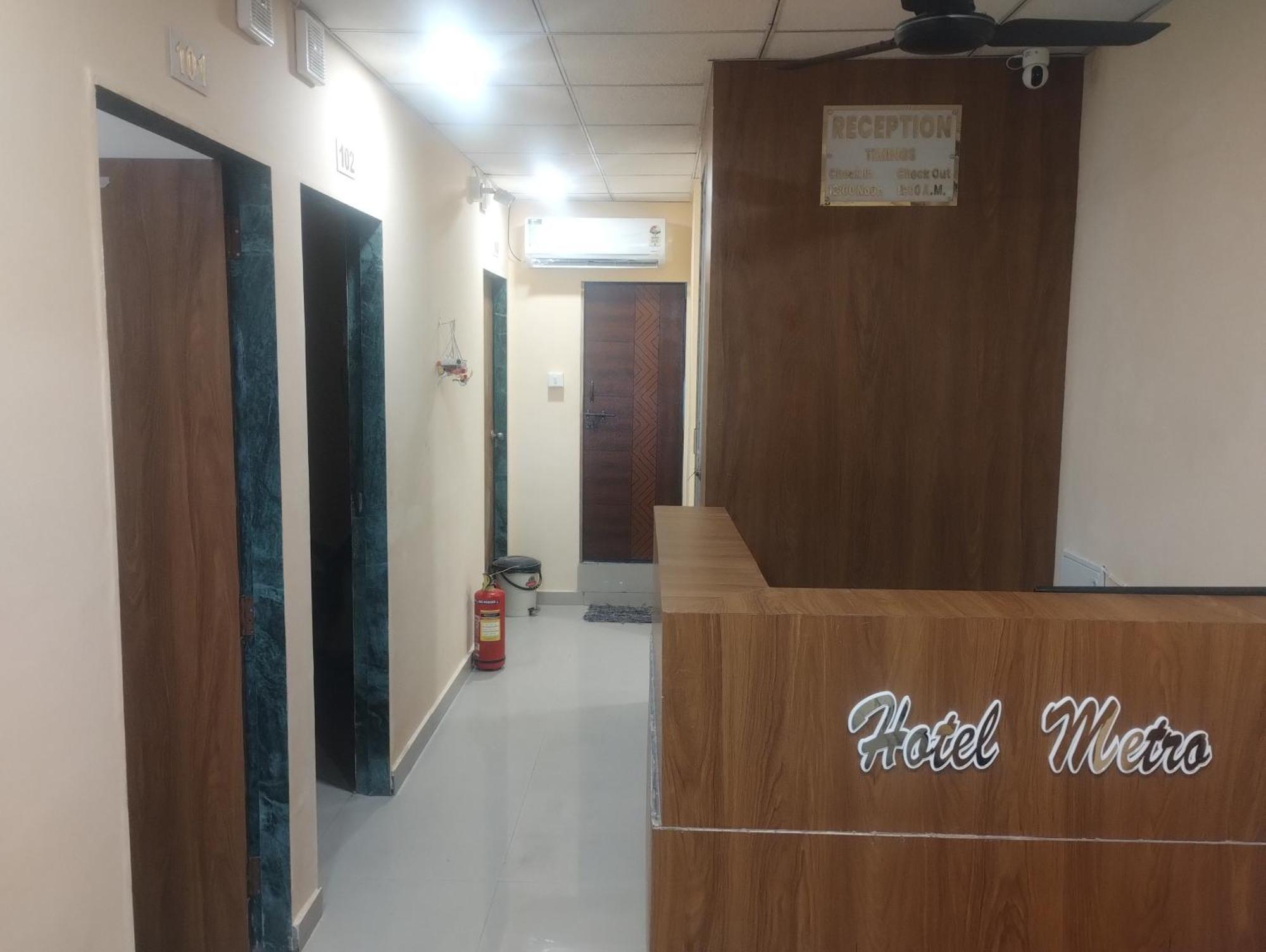 Hotel Metro Althan Surat Zewnętrze zdjęcie