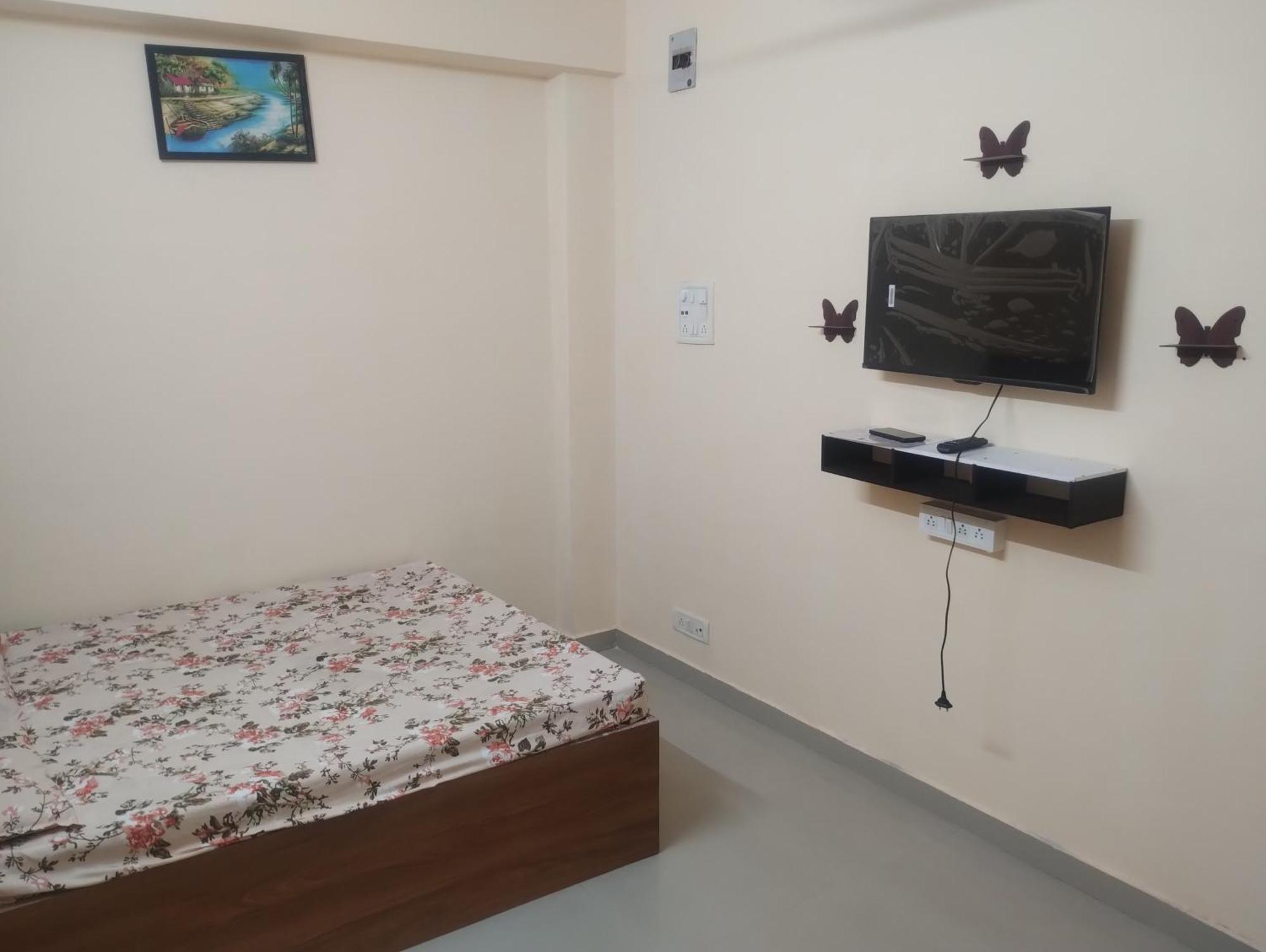 Hotel Metro Althan Surat Zewnętrze zdjęcie