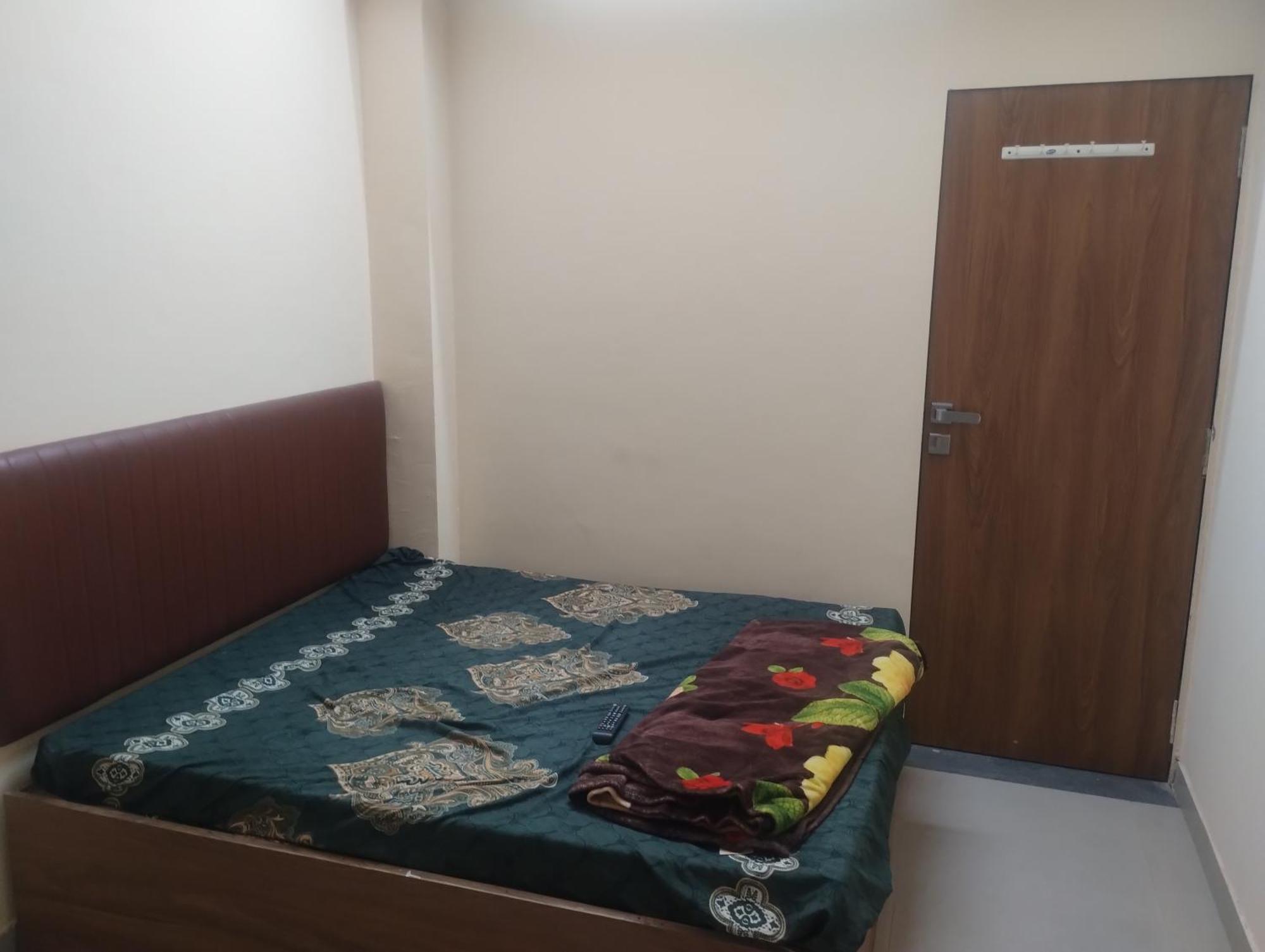 Hotel Metro Althan Surat Zewnętrze zdjęcie